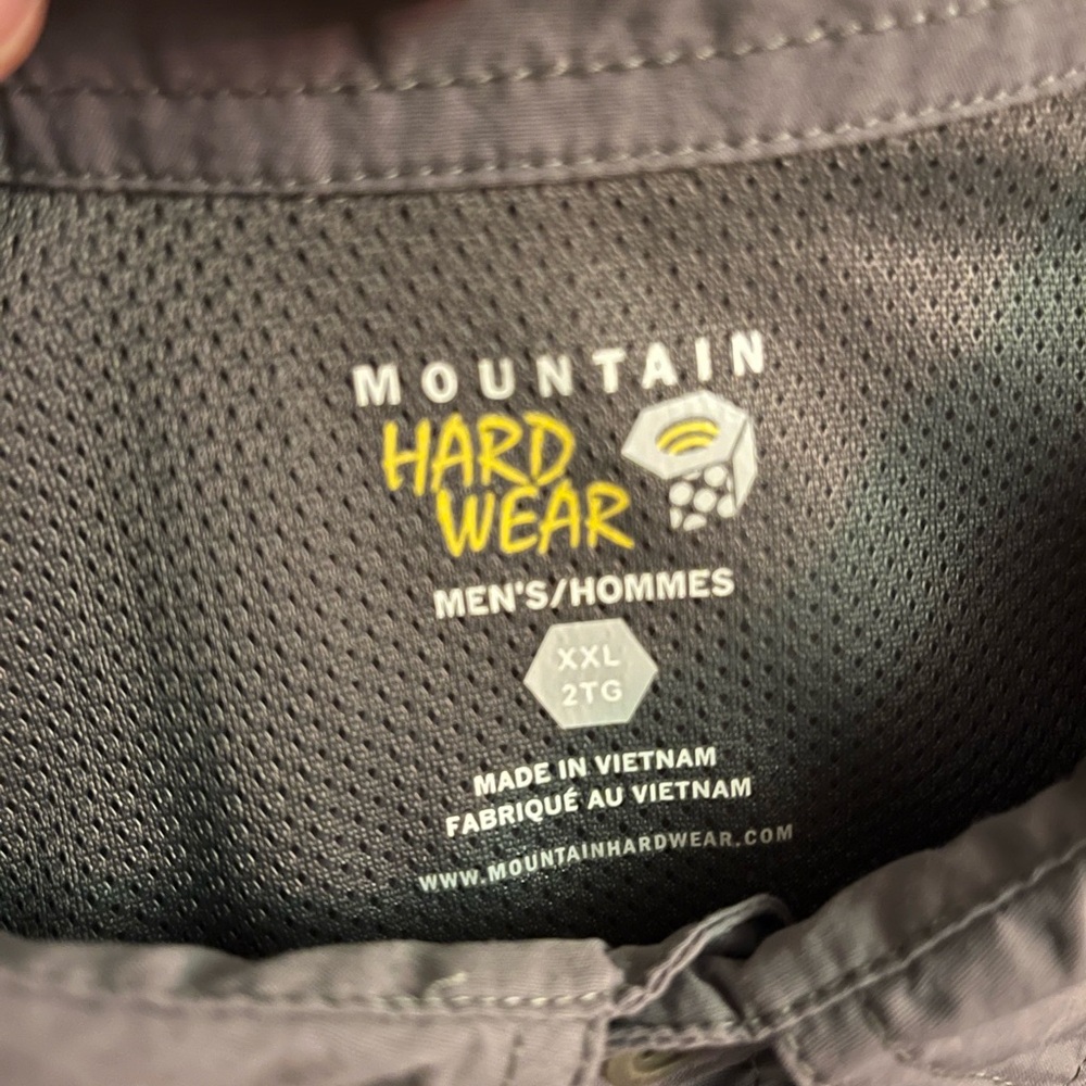 EUC Men's Mountain Hardware Gray shirt - Picture 16 of 16
